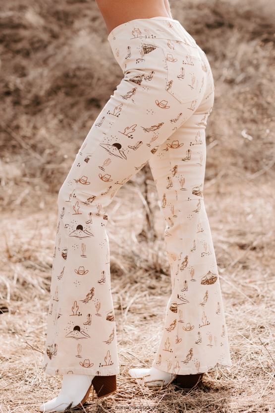 beige NanaMacs cowgirl courage western print twill flare bukser 402NJ03054