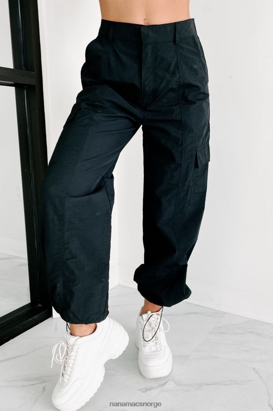 svart NanaMacs celia nylon cargo bukser 402NJ03101