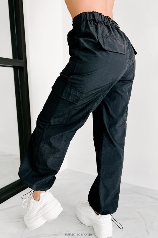 svart NanaMacs celia nylon cargo bukser 402NJ03101