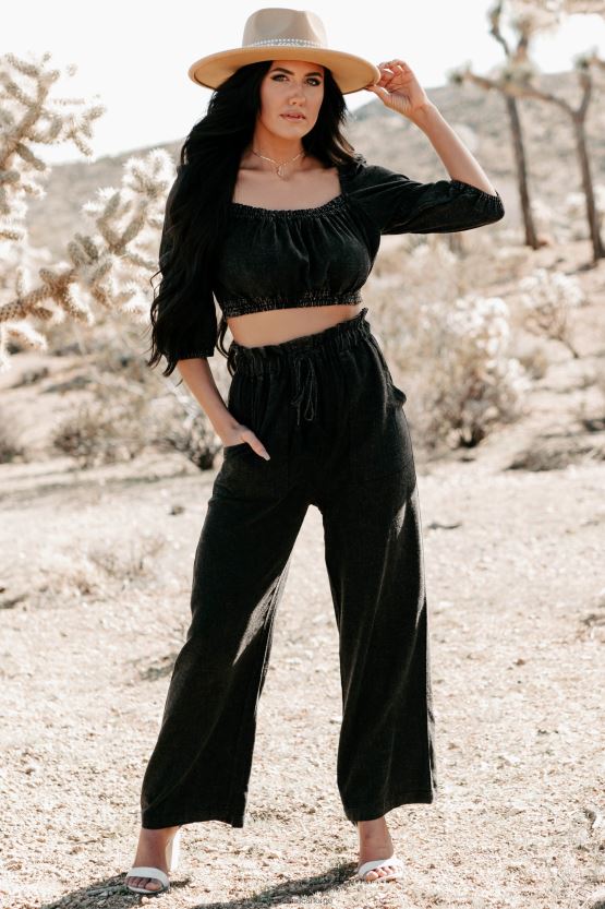 vasket svart NanaMacs fairtrade bukse med brede ben og snøring i midjen 402NJ03124