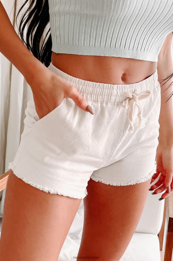 beige NanaMacs enkle, frynsete shorts med snøring 402NJ02959