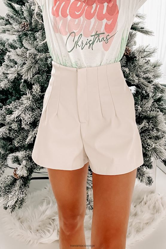 ecru NanaMacs lage en power play plisserte imiterte skinnshorts 402NJ02978