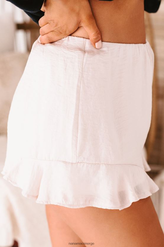 ecru NanaMacs nipper ved solnedgang høy midje volangerte satengshorts 402NJ03009