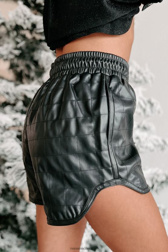 svart NanaMacs gi meg attitude shorts med snøring i imitert skinn 402NJ02821