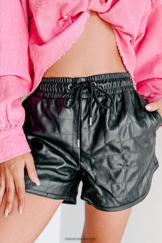 svart NanaMacs gi meg attitude shorts med snøring i imitert skinn 402NJ02821