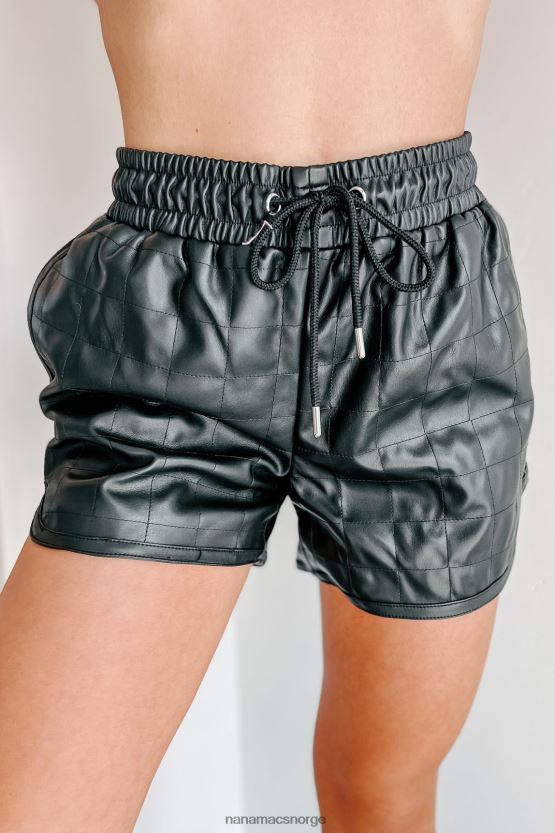 svart NanaMacs gi meg attitude shorts med snøring i imitert skinn 402NJ02821