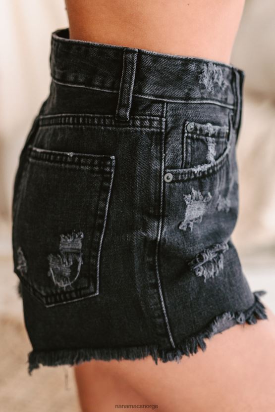 vasket svart NanaMacs superladet shorts med høy vekst i distressed kamskjellkant 402NJ02997