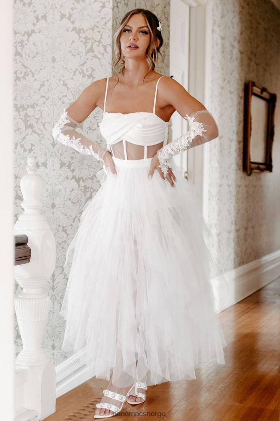 hvit NanaMacs bor i en fantasy-rysset tyll-bodysuitkjole 402NJ02292