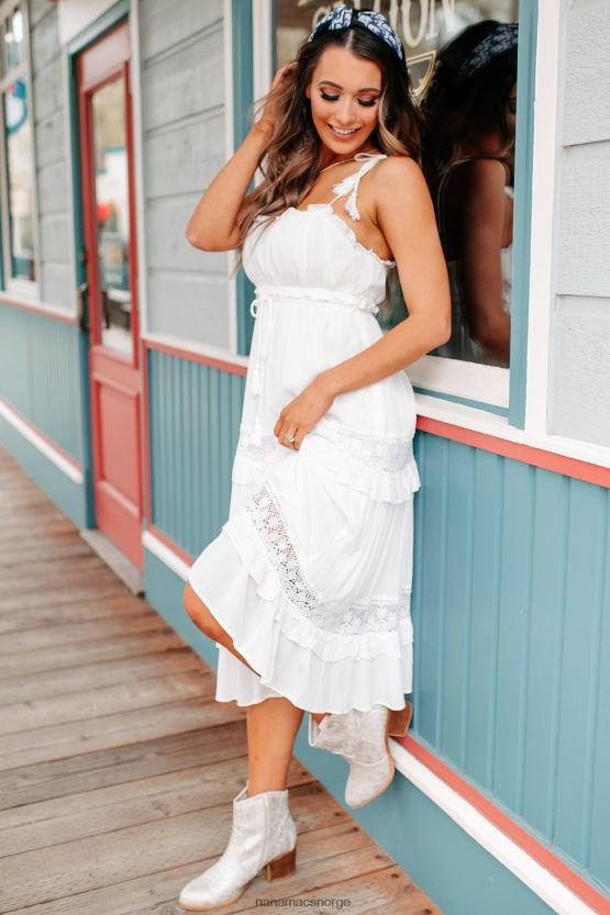 hvit NanaMacs uanstrengt vakker midikjole i blonder og skulder 402NJ02301