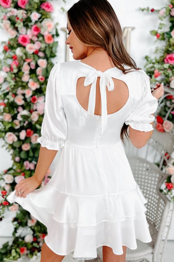 off white NanaMacs høyere høyder vri-front volang sateng kjole 402NJ02171