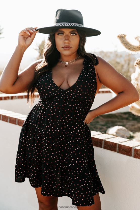 svart NanaMacs hun har en kjole med hjertetrykk 402NJ02196