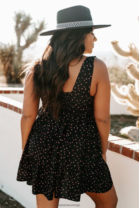 svart NanaMacs hun har en kjole med hjertetrykk 402NJ02196