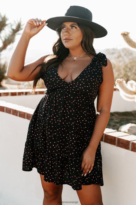 svart NanaMacs hun har en kjole med hjertetrykk 402NJ02196