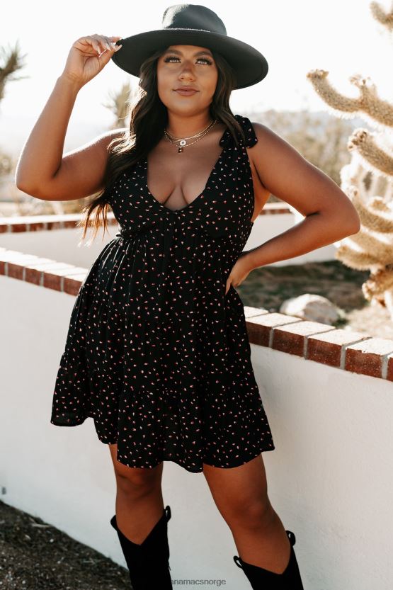 svart NanaMacs hun har en kjole med hjertetrykk 402NJ02196