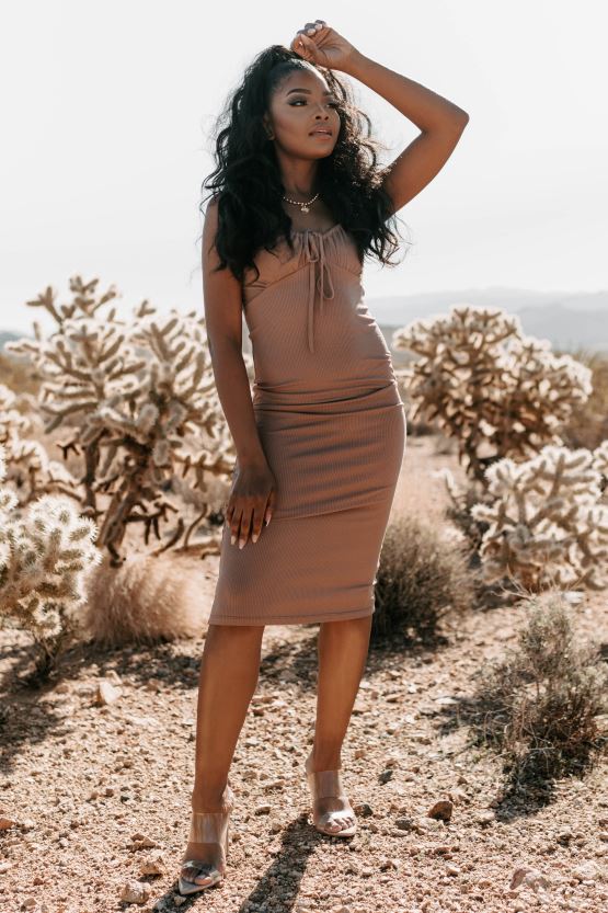 mørk brunfarge NanaMacs perfekt fremmed ribbet bodycon midikjole 402NJ02486