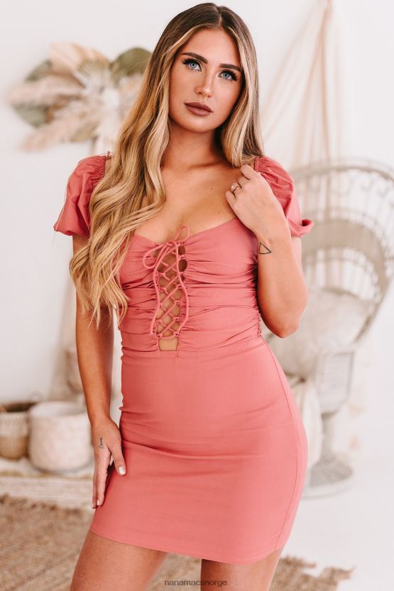 støvete kirsebær NanaMacs celine bodycon kjole med blonder foran 402NJ02488