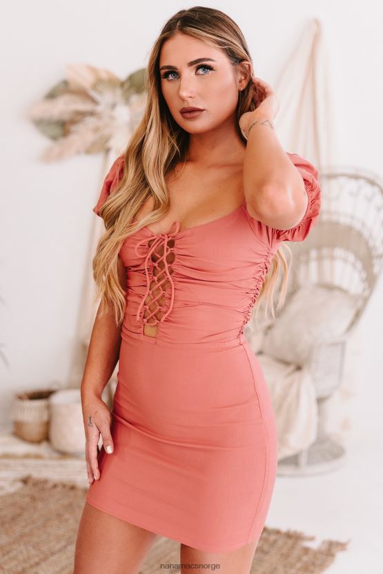 støvete kirsebær NanaMacs celine bodycon kjole med blonder foran 402NJ02488