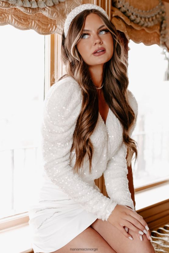 hvit NanaMacs en liten razzle blendende langermet paljettbody 402NJ0371