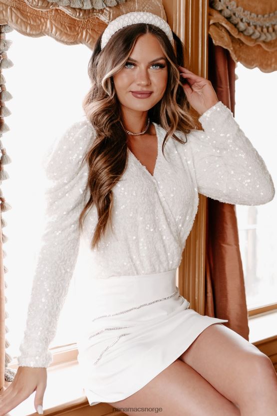 hvit NanaMacs en liten razzle blendende langermet paljettbody 402NJ0371