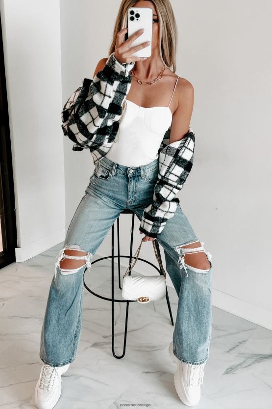 hvit NanaMacs forberedt til fest ribbestrikket, polstret body 402NJ0333