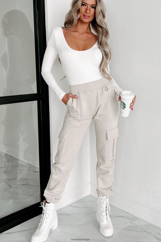 hvit NanaMacs macie original bodysuit med v-hals 402NJ0327