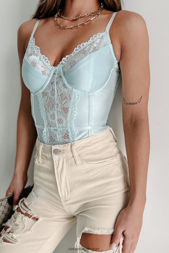 lyse blå NanaMacs spilling my secrets sateng blonder bodysuit 402NJ0441