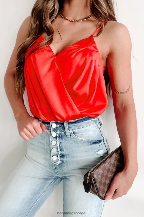 skarlagenrød NanaMacs hot girl energi plissert surplice bodysuit 402NJ0453