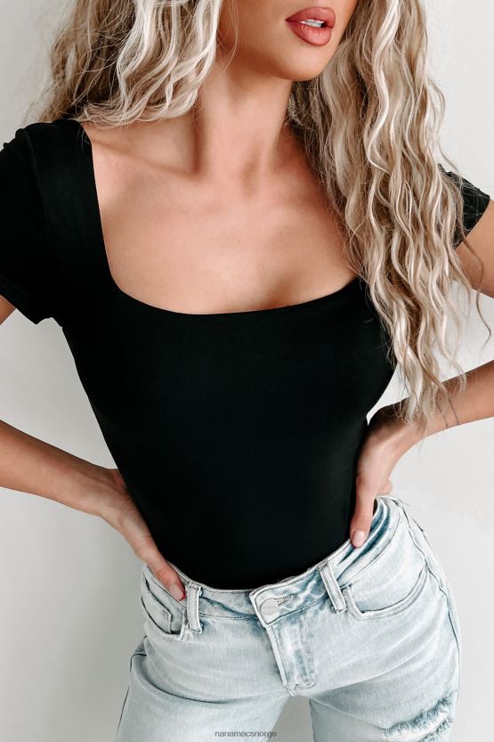 svart NanaMacs marika original bodysuit med korte ermer med firkantet hals 402NJ0315
