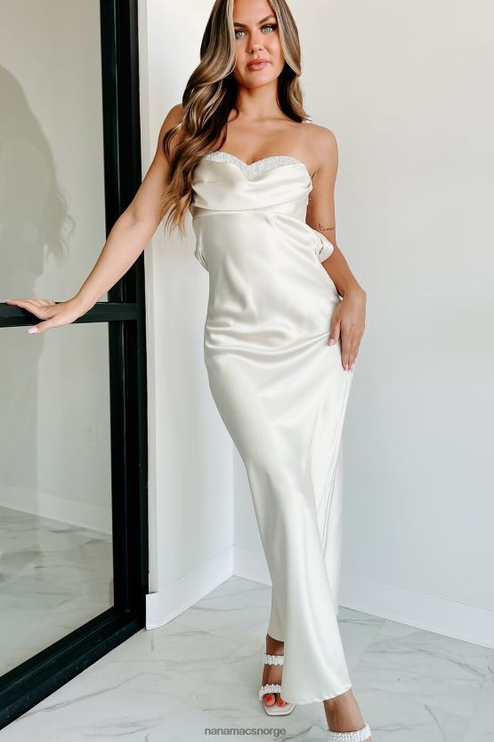 elfenbein NanaMacs royal inngangs sateng maxi-kjole med rhinestone-detalj 402NJ02332