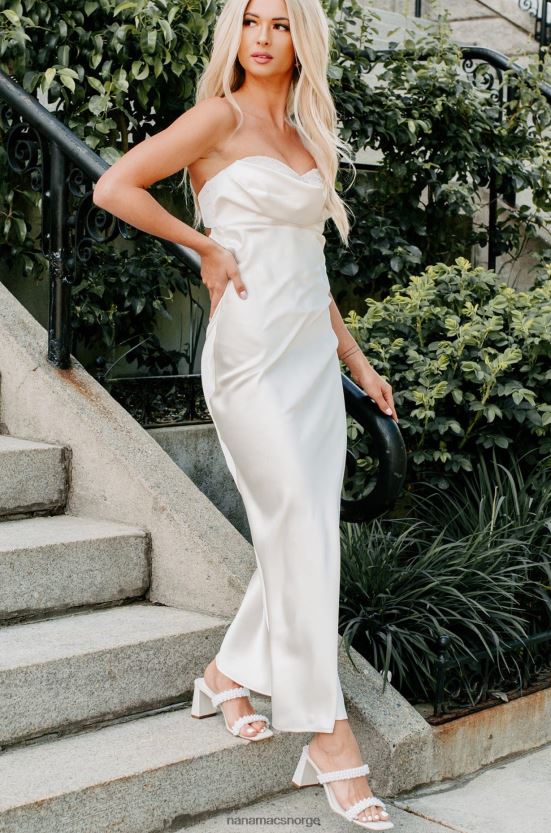 elfenbein NanaMacs royal inngangs sateng maxi-kjole med rhinestone-detalj 402NJ02332