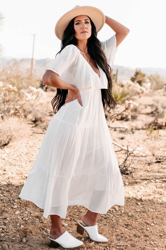 off white NanaMacs søt jente med volangermer i lag med v-hals maxi-kjole 402NJ02428