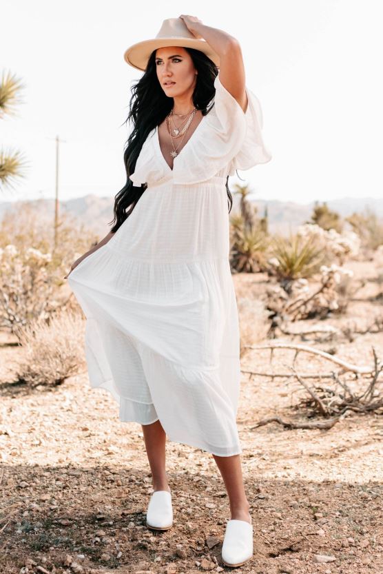 off white NanaMacs søt jente med volangermer i lag med v-hals maxi-kjole 402NJ02428