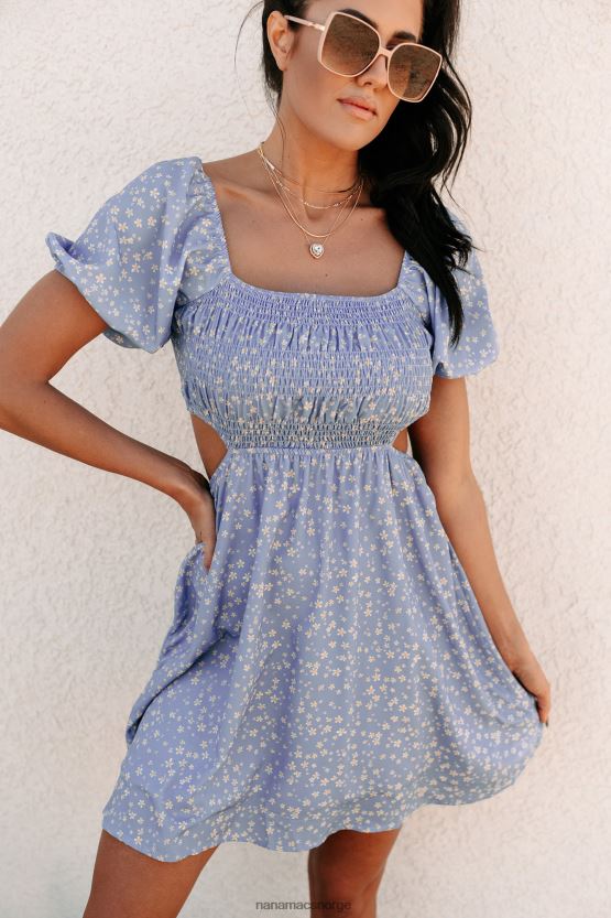 blå NanaMacs få voksende smocket floral tie-back minikjole 402NJ02195