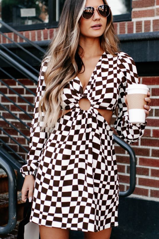 brun/hvit NanaMacs groovy nights cut-out minikjole med rutete trykk 402NJ02137