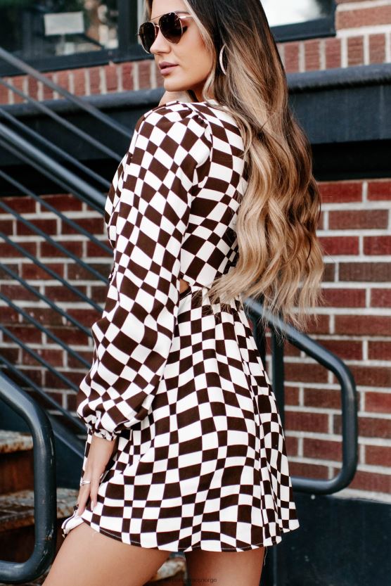 brun/hvit NanaMacs groovy nights cut-out minikjole med rutete trykk 402NJ02137
