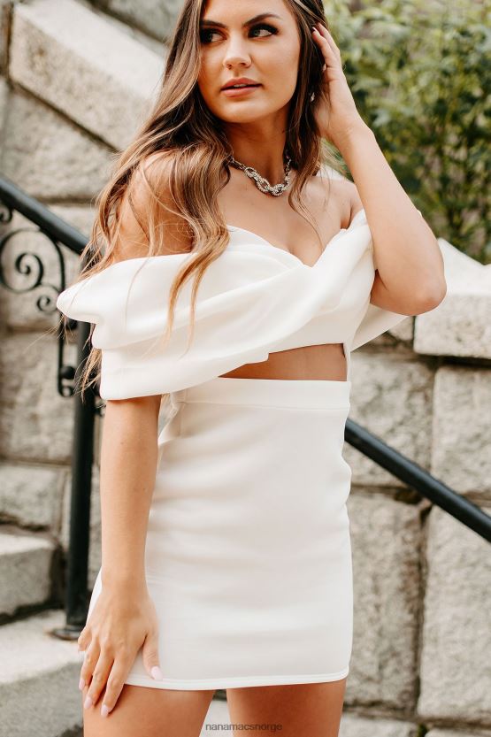 hvit NanaMacs ekstravagante saker utenfor skulderen scuba mini kjole 402NJ01865
