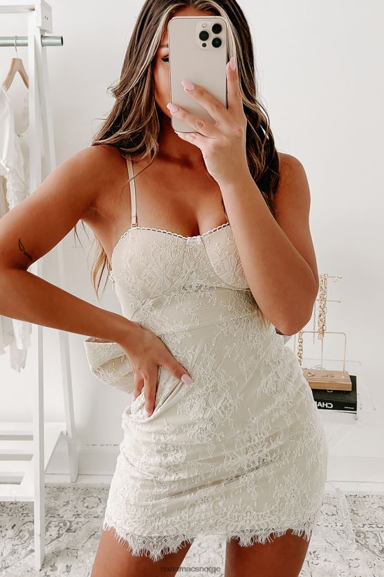 hvit NanaMacs feilfri appell minikjole i blonder med sløyfedetalj 402NJ01867