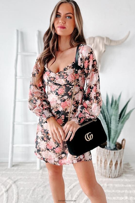 svart NanaMacs du er en evig blomstret minikjole 402NJ02457