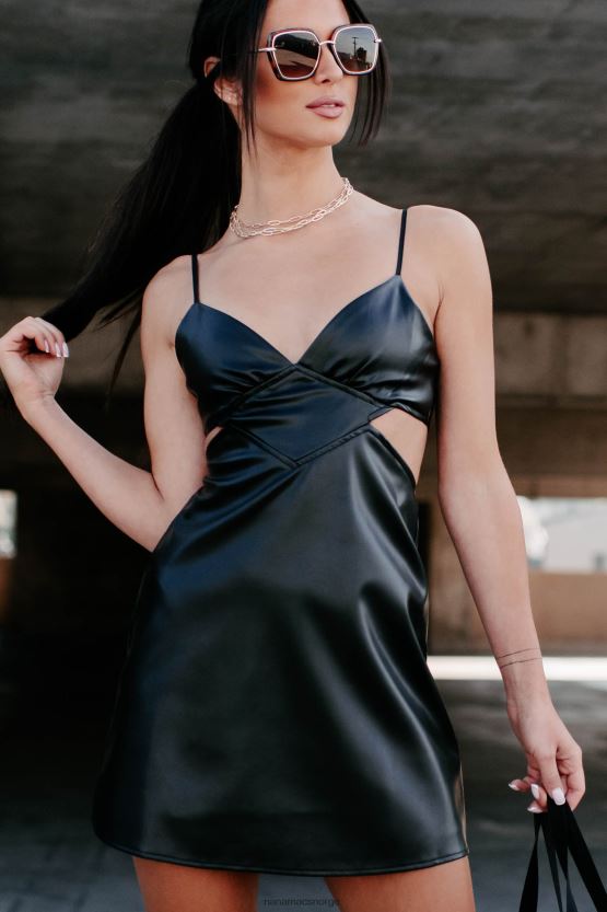 svart NanaMacs fyr på din brannkuttede minikjole i kunstskinn 402NJ02139