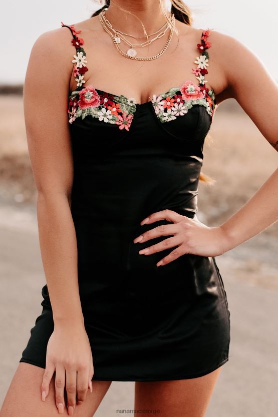 svart NanaMacs inspirere skjønnhet floral brodert sateng mini kjole 402NJ02000