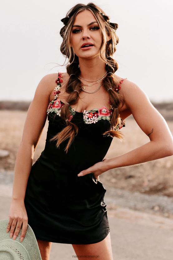 svart NanaMacs inspirere skjønnhet floral brodert sateng mini kjole 402NJ02000