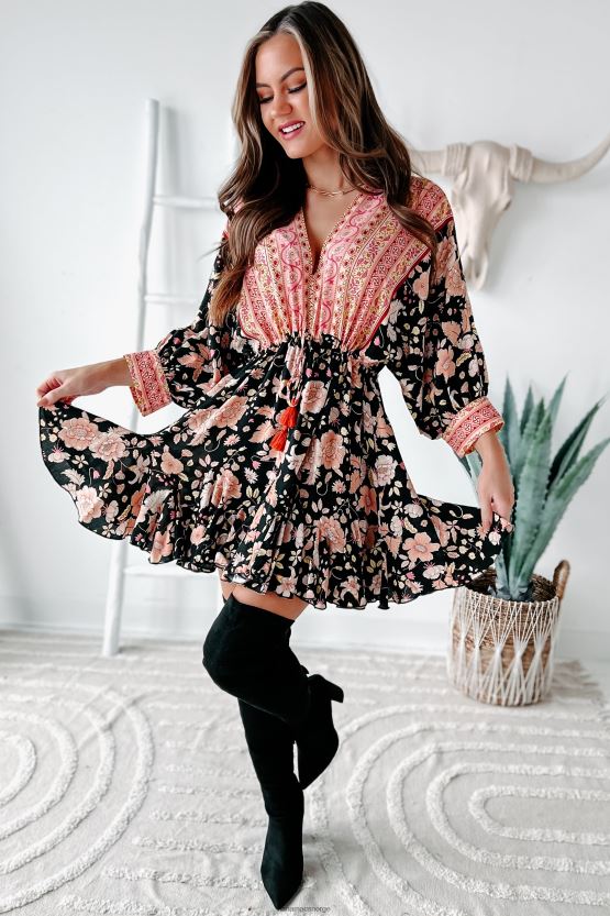 svart/rosa NanaMacs joyful soul minikjole med volangkant med blandet trykk 402NJ02208