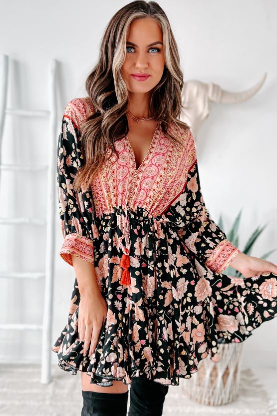 svart/rosa NanaMacs joyful soul minikjole med volangkant med blandet trykk 402NJ02208