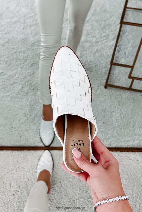 hvit NanaMacs stående fra hverandre rutete muldyr 402NJ03975