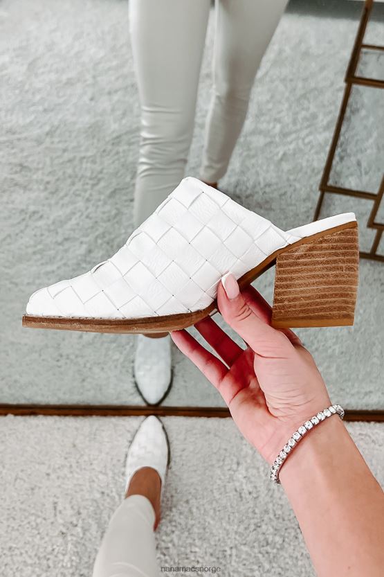 hvit NanaMacs stående fra hverandre rutete muldyr 402NJ03975