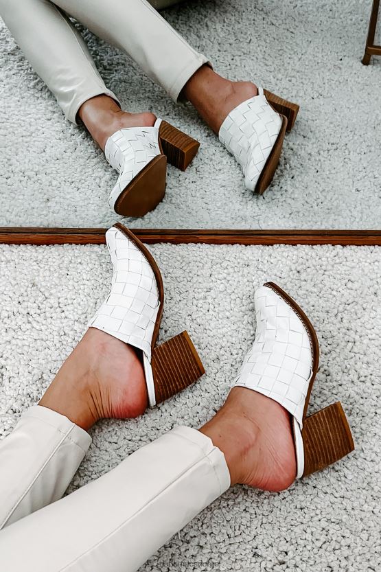 hvit NanaMacs stående fra hverandre rutete muldyr 402NJ03975