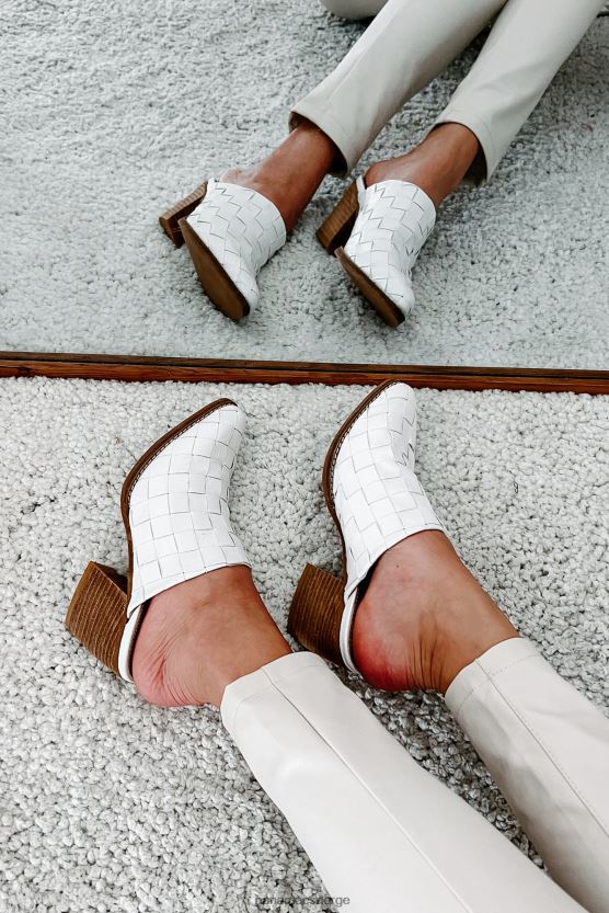 hvit NanaMacs stående fra hverandre rutete muldyr 402NJ03975