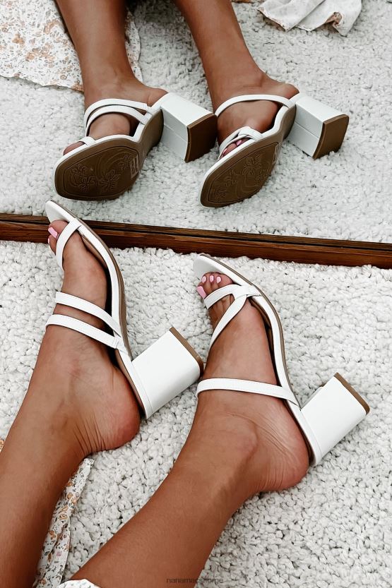 glatt hvit NanaMacs utover troende sandaler med reim 402NJ03981