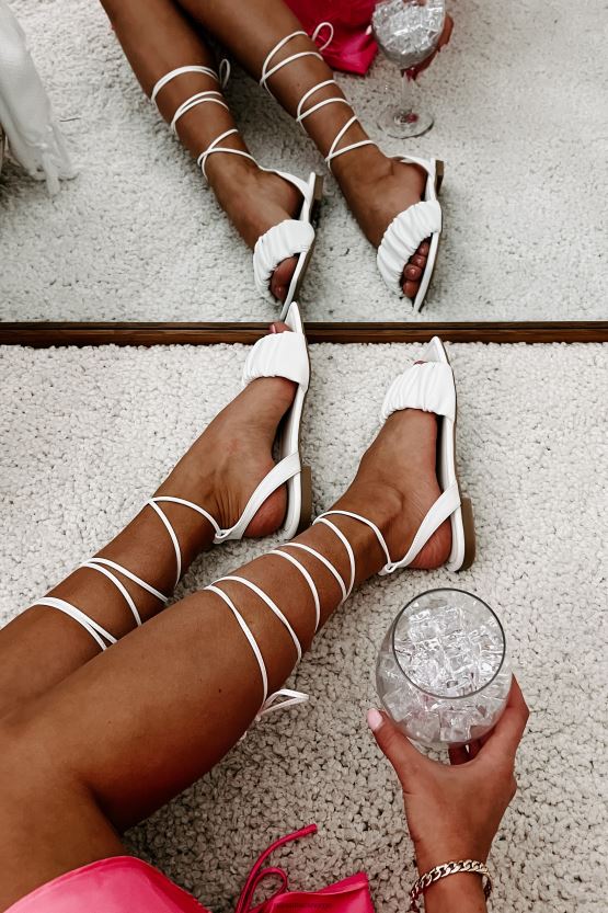 hvit NanaMacs brenda rynkete ankelsandaler 402NJ04035