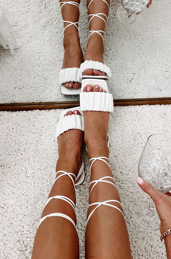 hvit NanaMacs brenda rynkete ankelsandaler 402NJ04035